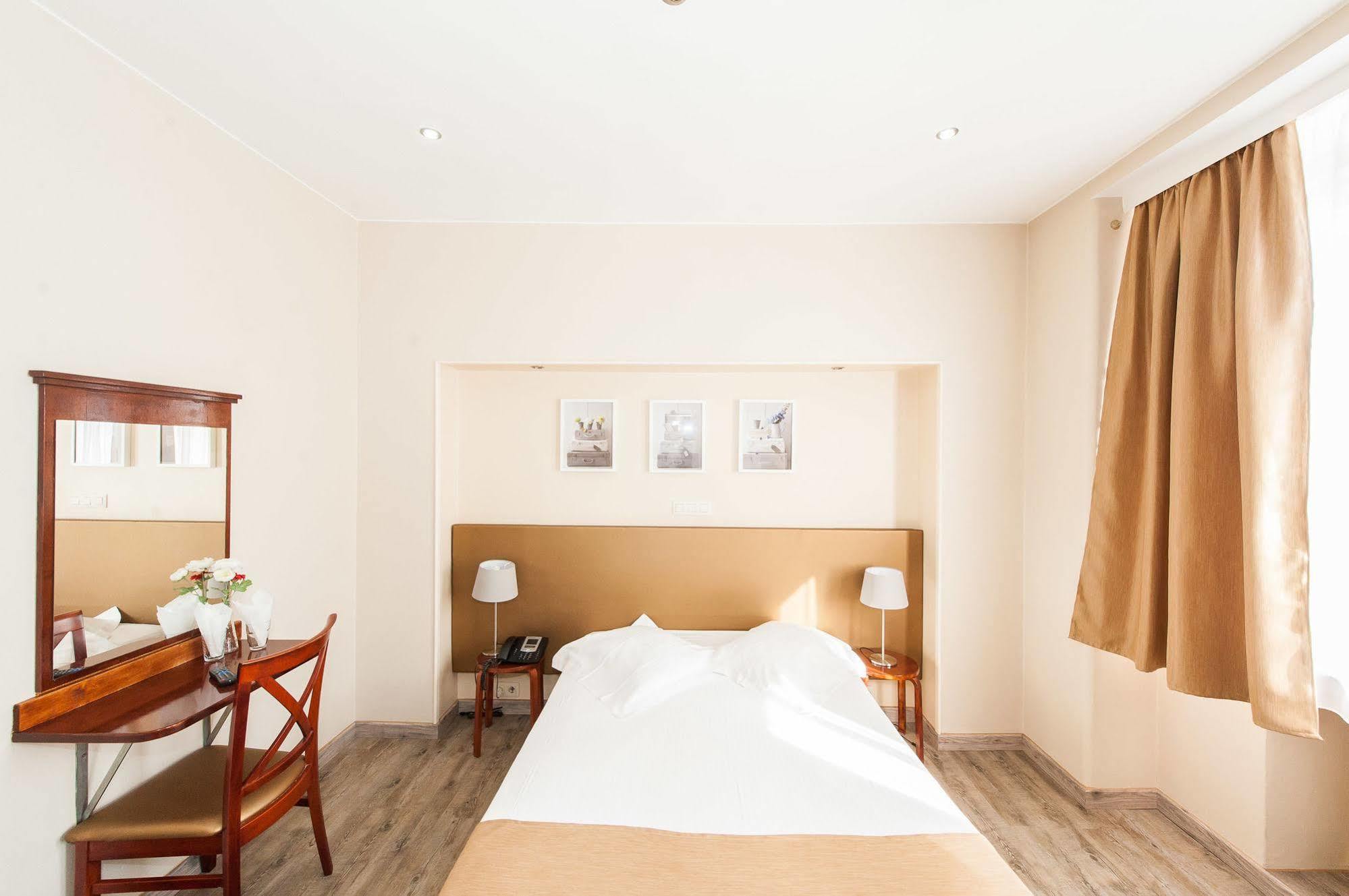 Hotel De France Saint-Gilles Eksteriør billede